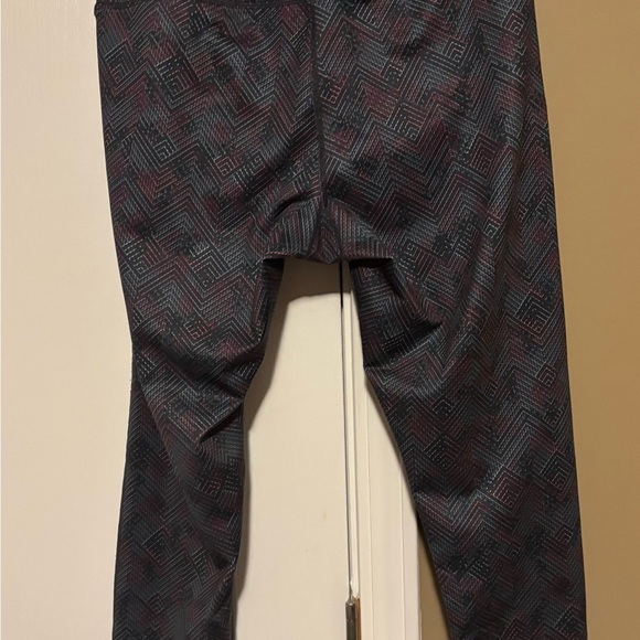 Pro Player Black and Red Geometric Leggings - Picture 3 of 3